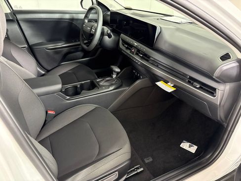 New 2026 Kia K4 FWD image 17
