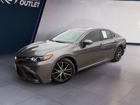Used 2024 Toyota Camry SE image 1
