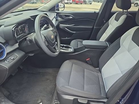 Certified 2024 Chevrolet Trax LS w/ LS Convenience Package FWD image 9