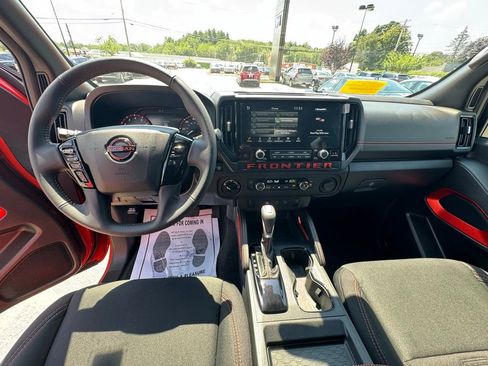 Used 2025 Nissan Frontier PRO-4X image 13