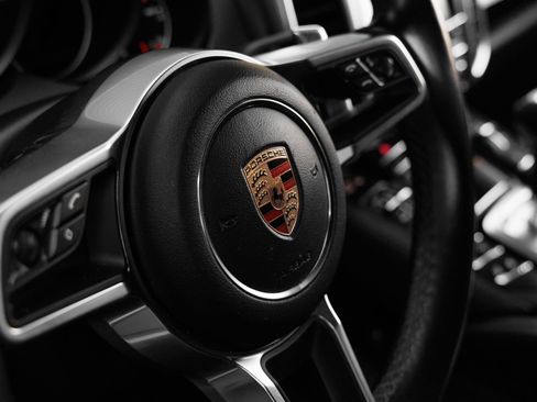 Used 2016 Porsche Cayenne AWD/4WD image 18