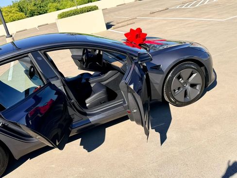 Used 2023 Tesla Model 3 Standard Range RWD image 23