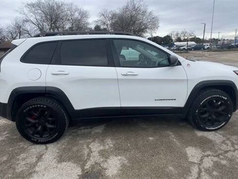 Used 2014 Jeep Cherokee Trailhawk w/ Technology Group image 9