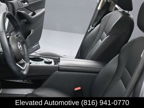 Used 2023 Nissan Rogue SV w/ SV Premium Package image 16