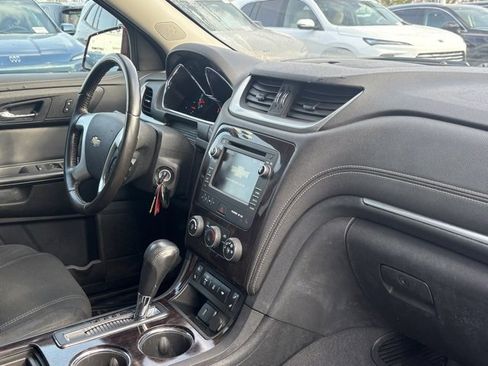 Used 2017 Chevrolet Traverse LT w/ Style and Technology Package image 15