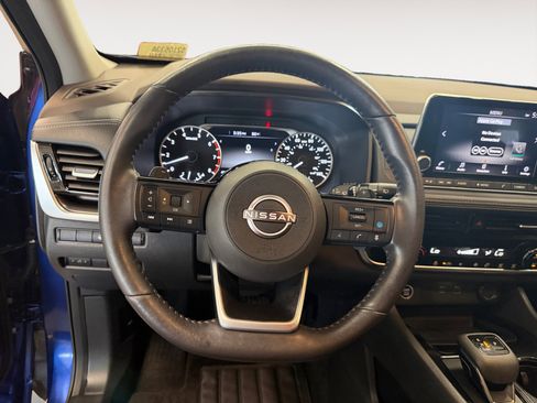 Used 2022 Nissan Rogue SV w/ SV Premium Package FWD image 14
