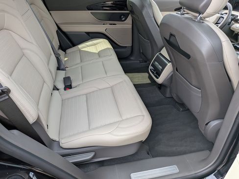 Used 2025 Lincoln Nautilus Reserve AWD/4WD image 31