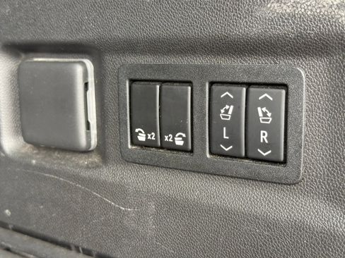Used 2021 Chevrolet Tahoe High Country w/ Premium Package AWD/4WD image 26