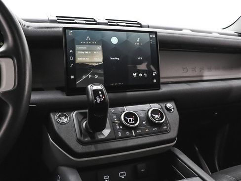 Used 2023 Land Rover Defender 130 X-Dynamic SE image 31
