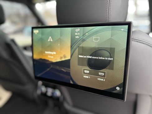 Used 2023 Land Rover Range Rover Long Wheelbase SE image 35