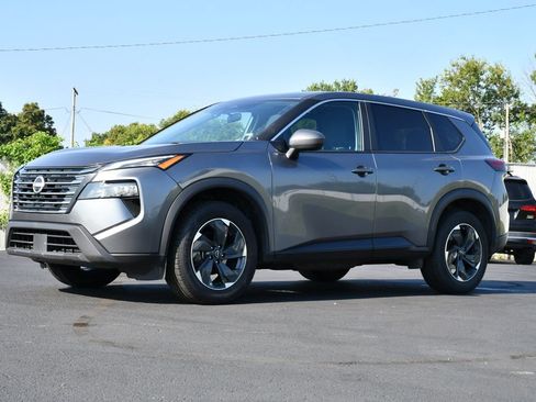 Used 2024 Nissan Rogue SV AWD/4WD image 3