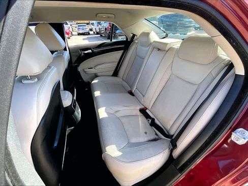 Used 2019 Chrysler 300 Limited image 19