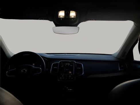 Used 2023 Volvo XC90 B6 Plus image 23