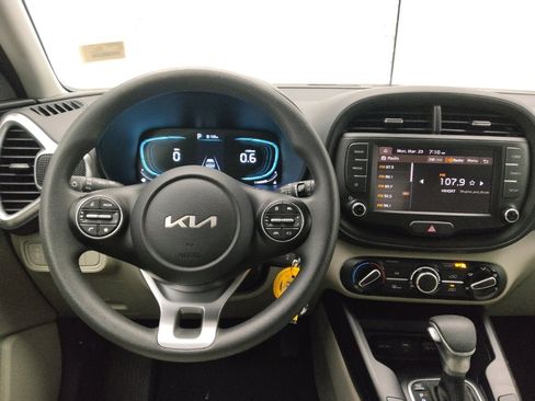 Used 2025 Kia Soul LX image 22