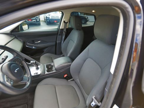 Used 2019 Jaguar E-PACE image 6