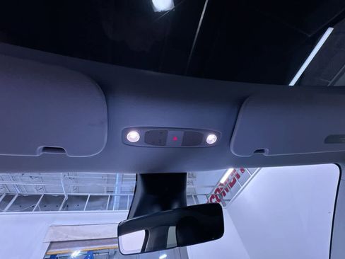 Used 2022 Tesla Model Y Long Range image 30