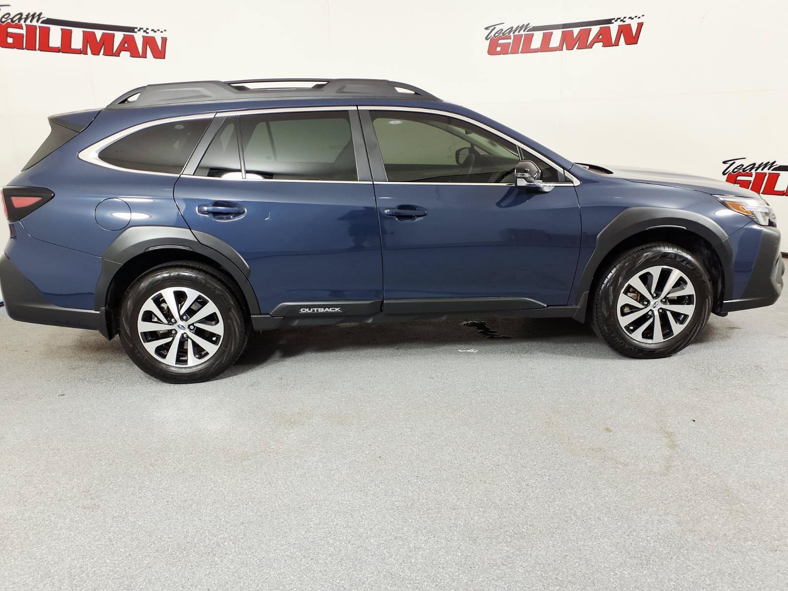 Used 2025 Subaru Outback Premium AWD/4WD image 3