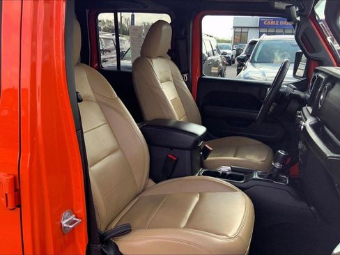 Used 2018 Jeep Wrangler Unlimited Sahara AWD/4WD image 7