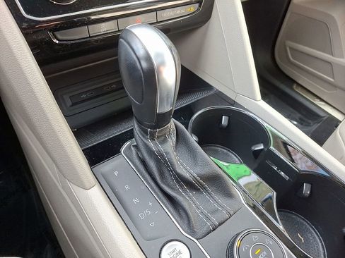 Used 2022 Volkswagen Atlas SEL image 16