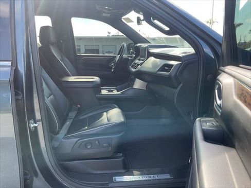Used 2021 Chevrolet Suburban Premier w/ Premium Package RWD image 27