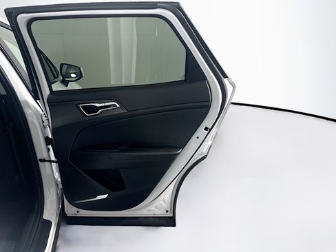 Used 2025 Kia Sportage LX image 29