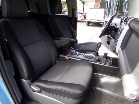 Used 2011 Toyota FJ Cruiser 4WD w/ Convenience Pkg image 30