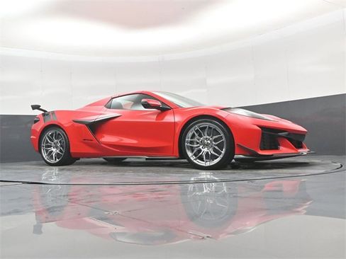 Used 2024 Chevrolet Corvette Z06 w/ Z07 Performance Package image 39