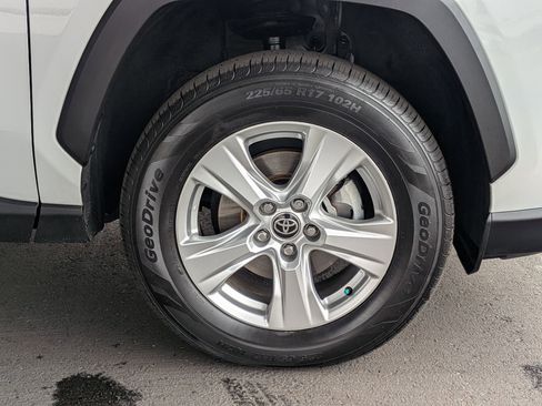 Used 2021 Toyota RAV4 XLE AWD/4WD image 7