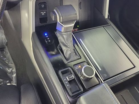 Used 2025 Toyota Sequoia Platinum AWD/4WD image 33