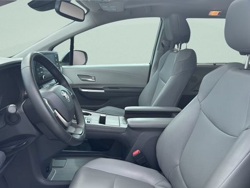 Used 2022 Toyota Sienna XLE FWD image 9