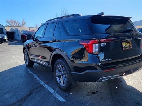 Used 2025 Ford Explorer Active w/ Active Comfort Package image 7