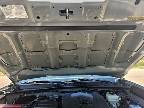 Used 2019 Toyota Tacoma TRD Off-Road AWD/4WD image 27