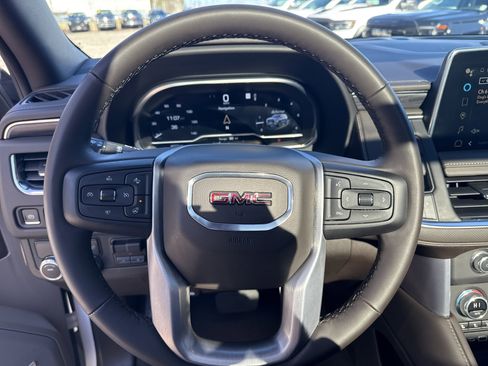 Used 2023 GMC Yukon SLT w/ SLT Premium Package image 27