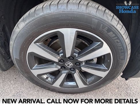 Used 2025 Honda Pilot Touring image 8