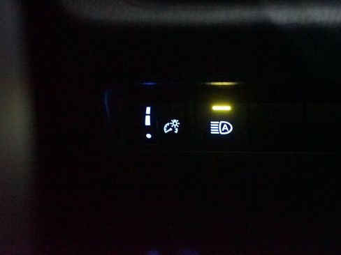 Used 2022 Toyota RAV4 XLE image 23