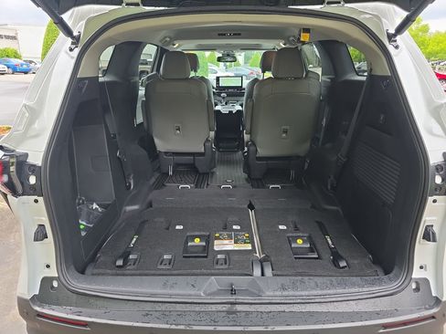 Used 2025 Toyota Sienna XLE w/ XLE Plus Package AWD/4WD image 39