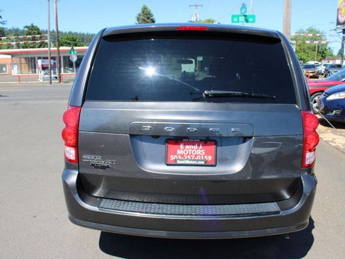 Used 2015 Dodge Grand Caravan SXT w/ Blacktop Package FWD image 5
