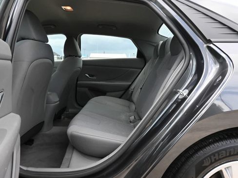 Used 2021 Hyundai Elantra SE FWD image 19