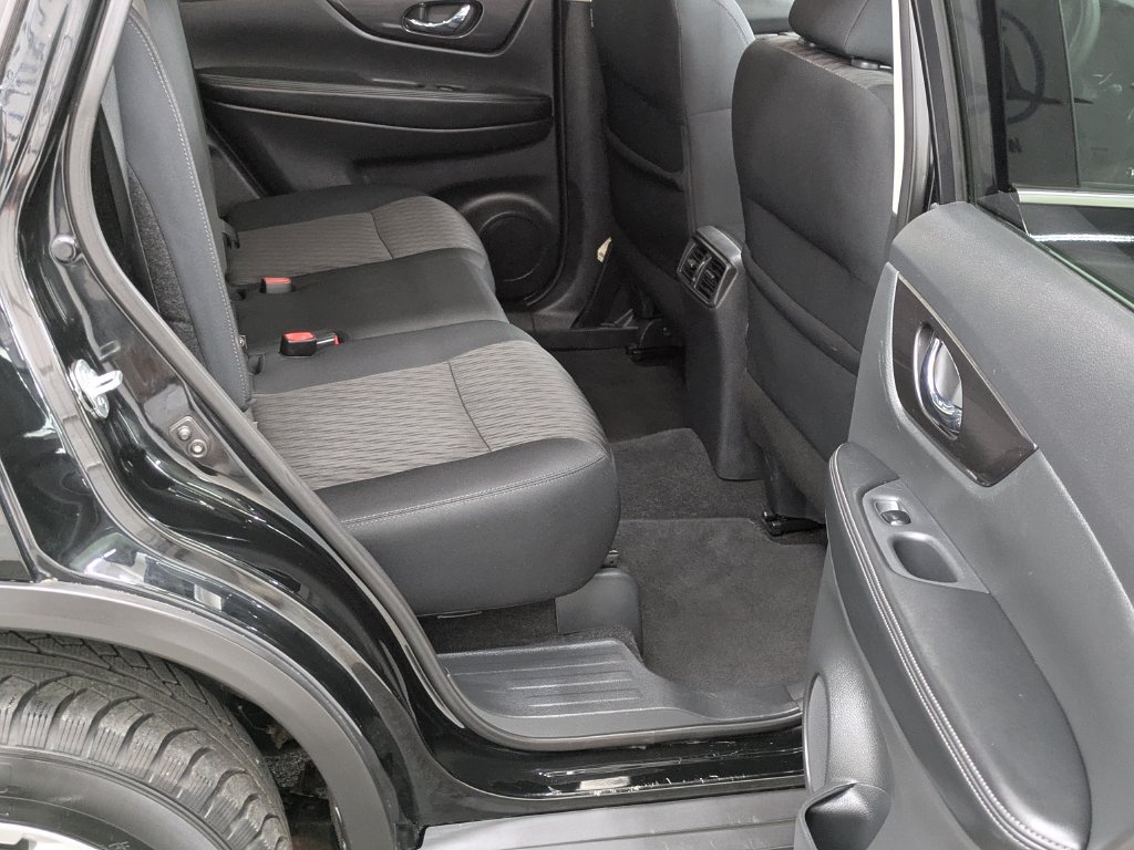 Used 2018 Nissan Rogue SV AWD/4WD image 32