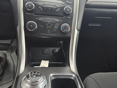 Used 2018 Ford Fusion SE FWD image 17