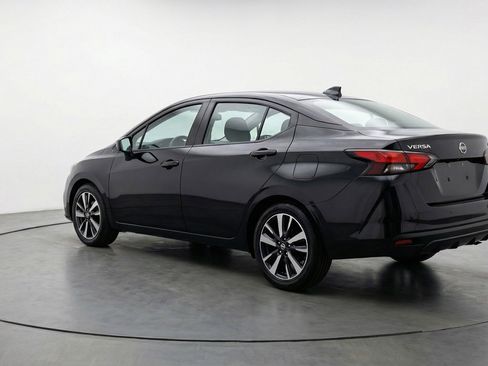 Used 2025 Nissan Versa SV image 6