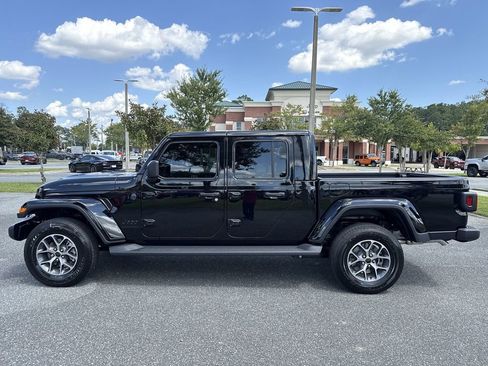 New 2025 Jeep Gladiator Sport image 6