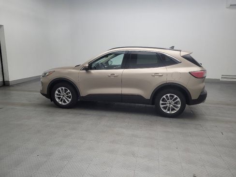 Used 2020 Ford Escape SE image 3