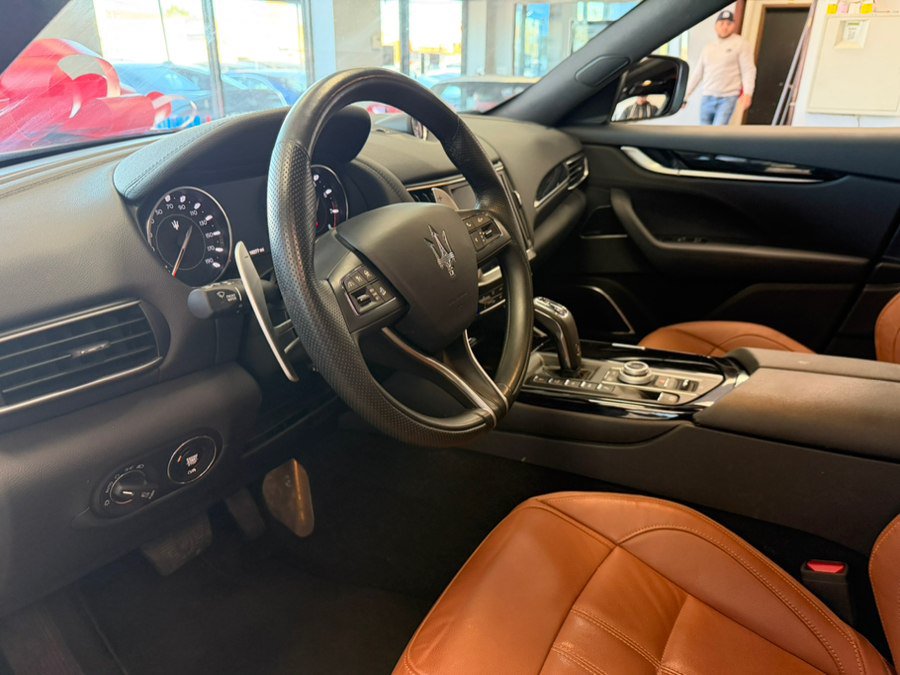 Used 2023 Maserati Levante GT AWD/4WD image 33