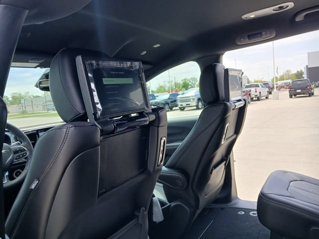 New 2026 Chrysler Pacifica Select AWD/4WD image 11