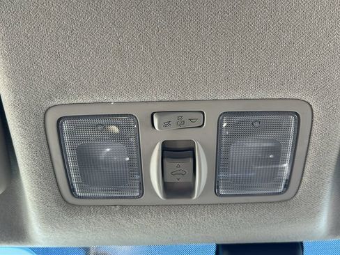 Used 2025 Hyundai Venue SEL image 31