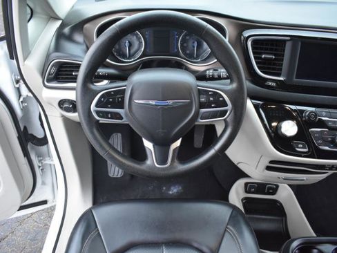 Used 2020 Chrysler Voyager Lxi image 35