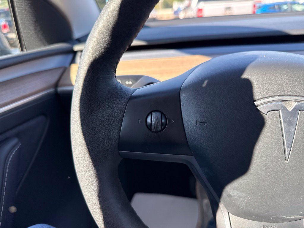 Used 2023 Tesla Model Y Long Range AWD/4WD image 28