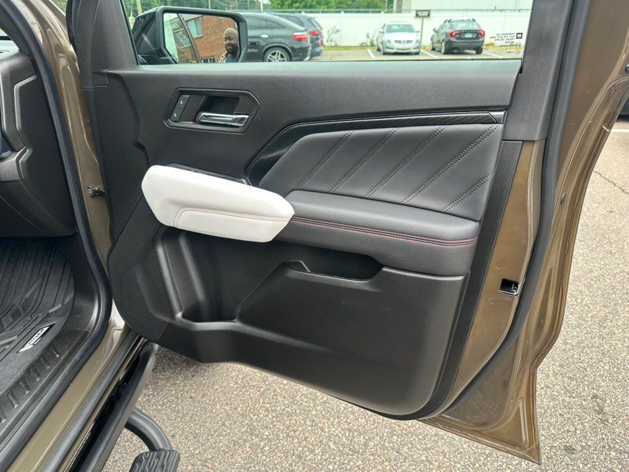 Used 2024 GMC Canyon AT4X AWD/4WD image 11