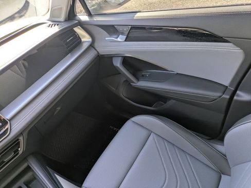 New 2026 Volkswagen Tiguan SE image 17